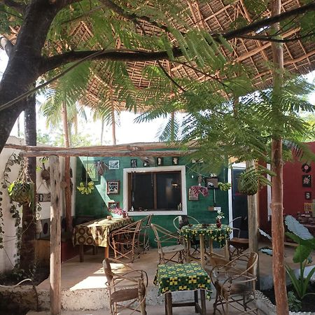 Bed and Breakfast Mamarasta Bwejuu Exterior foto